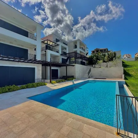 Magic View - With Pool Apartment